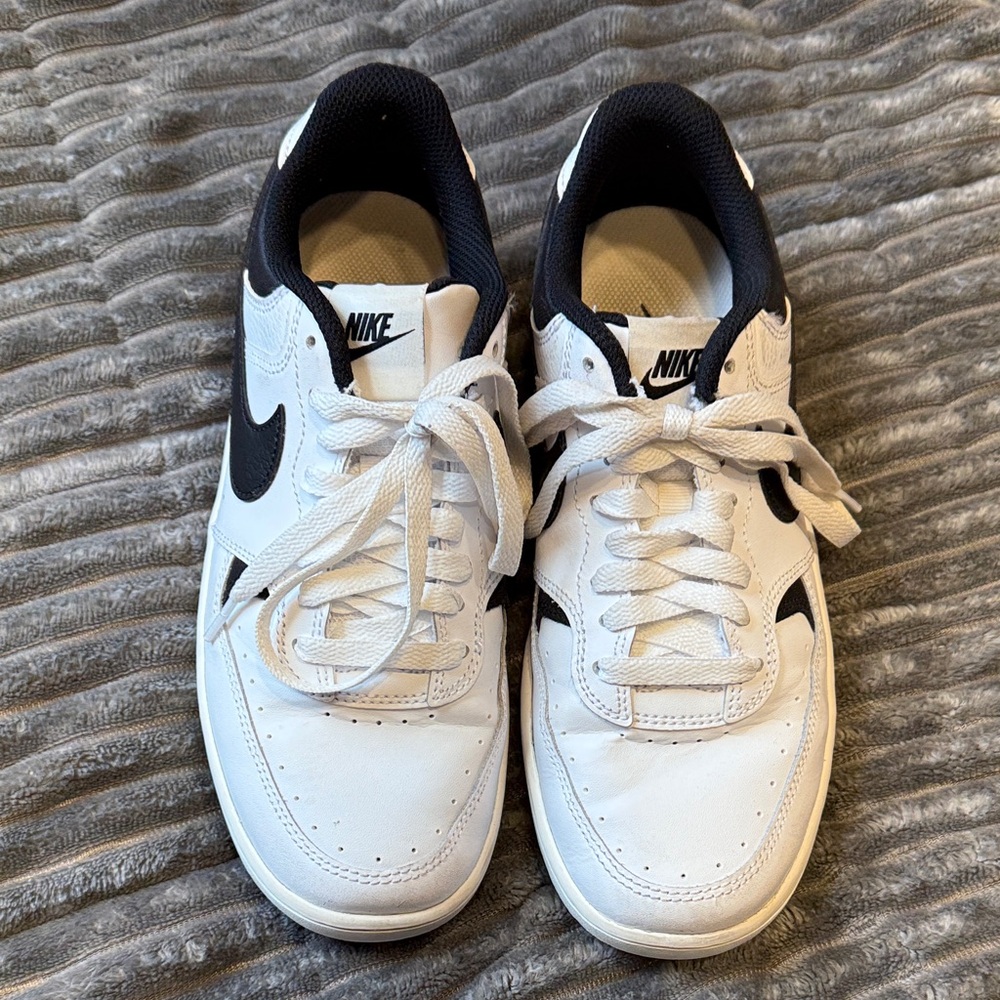 Nike Women's White and Black Sneakers